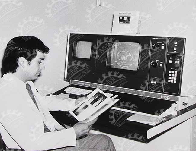 México 1986 - Hombre frente a televisor, programación